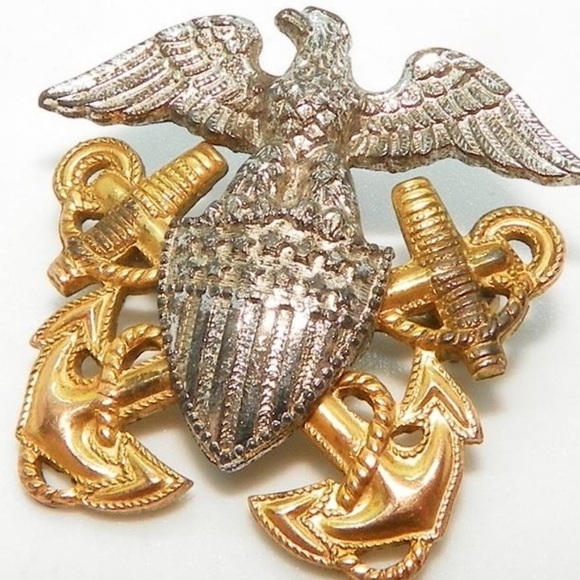 H & H 1/20th 10K GF Military insignia pin 1.06” x 1.06”